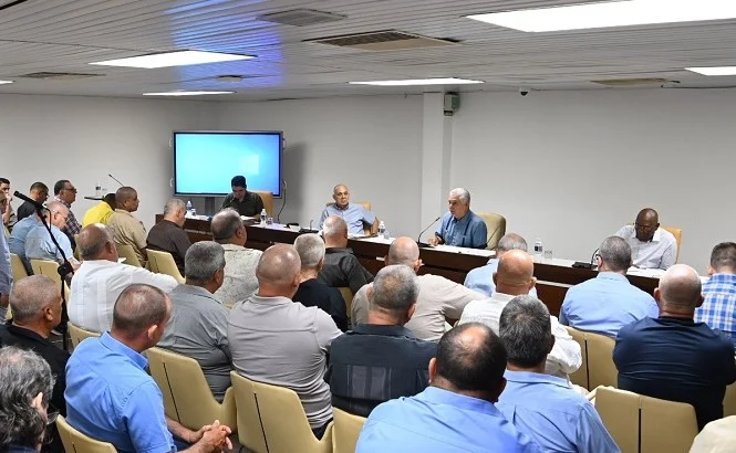 🌱 ¿Díaz-Canel Va a Rápidito o Solo Vaca Frita