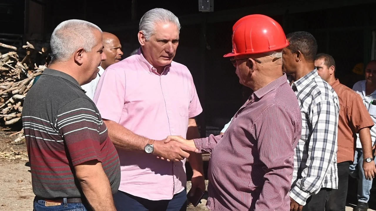 🚨 ¿Díaz-Canel Se Lava las Manos o Quiere Llenar el Palacio? 🏺
