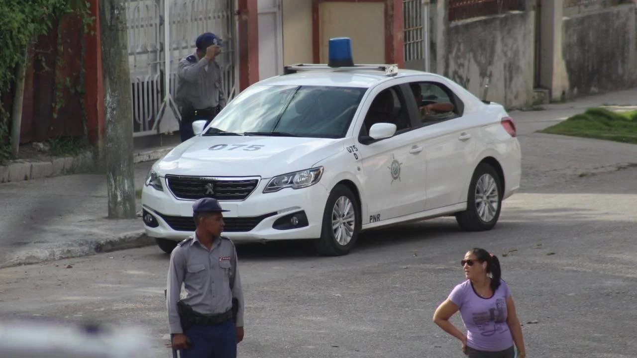 🚨 ¿Cuba en Casa o Solo Panini? Represores Hostigan y Perjudican a