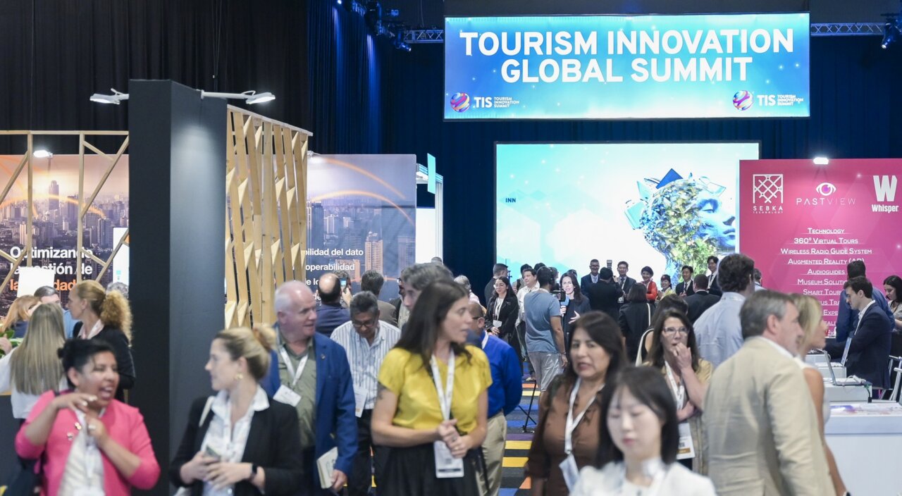 💻 ¿Turismo Digital o Solo Copias de Seguridad? 🤔